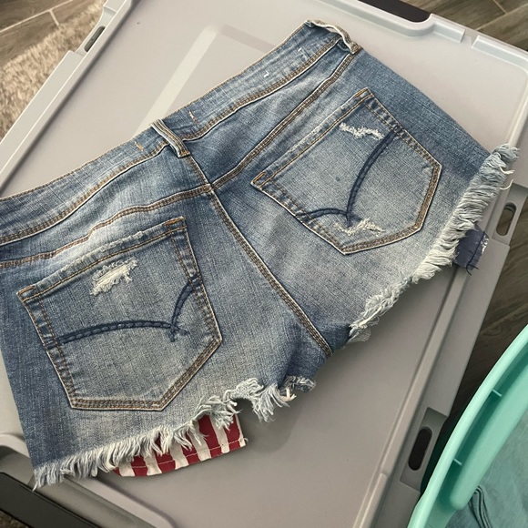 Shorts - Picture 4 of 4